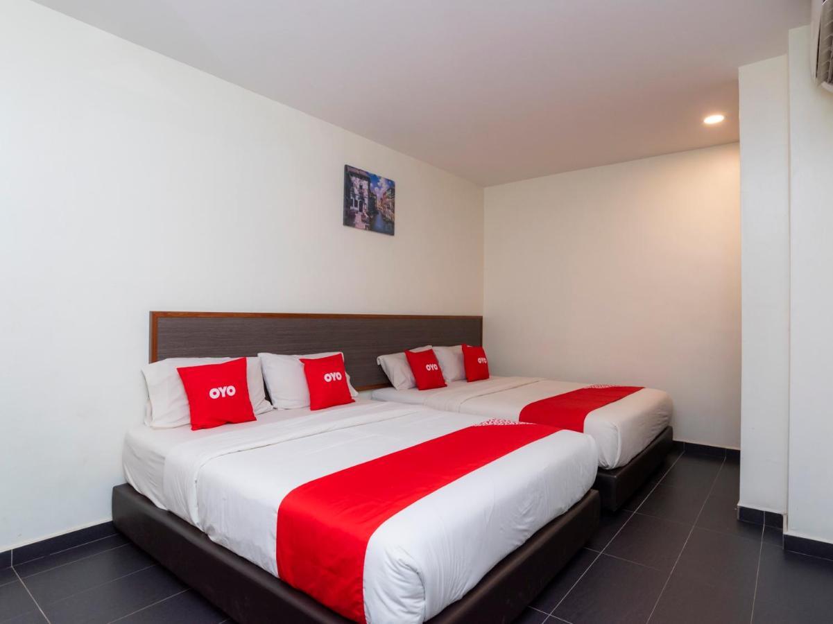Oyo 44095 Bluewater Hotel Mersing Esterno foto