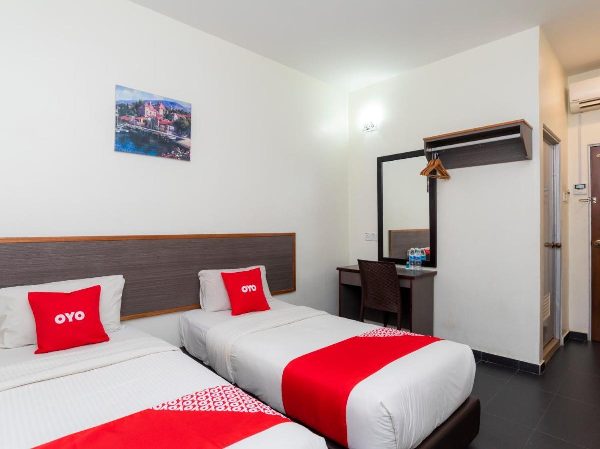 Oyo 44095 Bluewater Hotel Mersing Esterno foto
