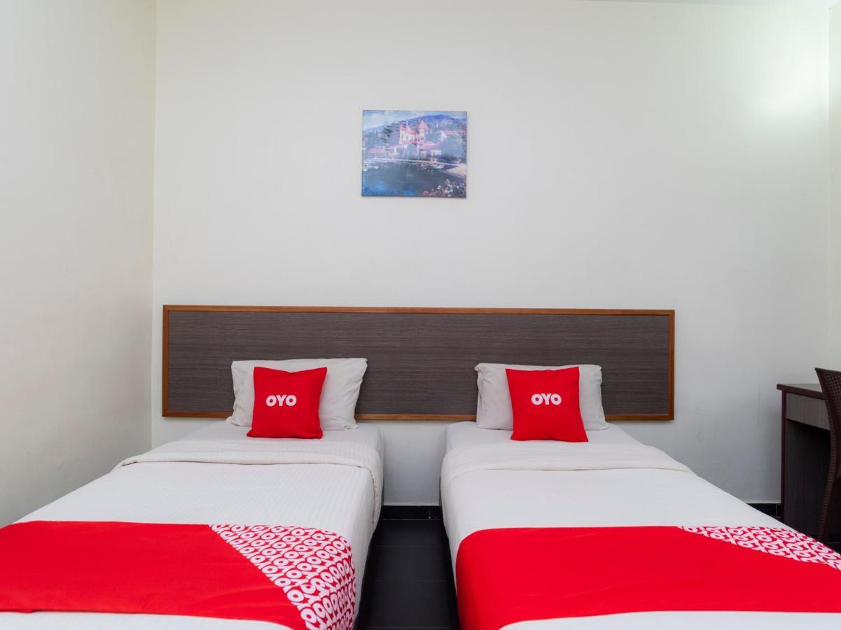 Oyo 44095 Bluewater Hotel Mersing Esterno foto