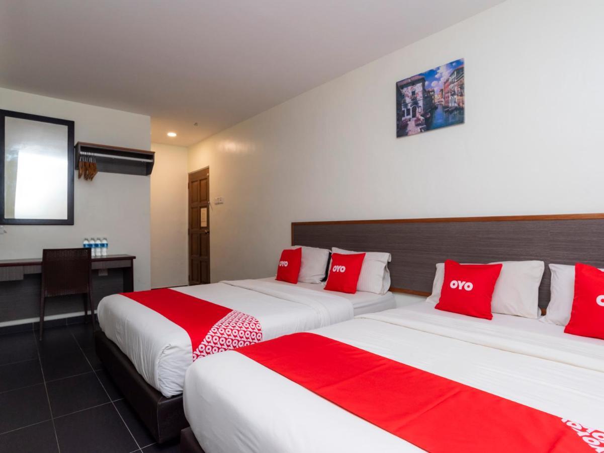 Oyo 44095 Bluewater Hotel Mersing Esterno foto