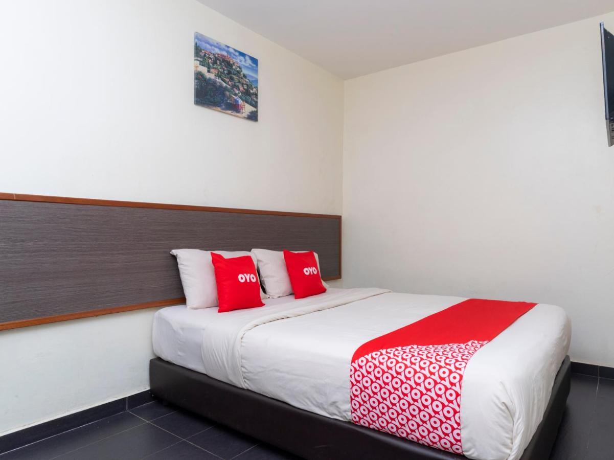 Oyo 44095 Bluewater Hotel Mersing Esterno foto