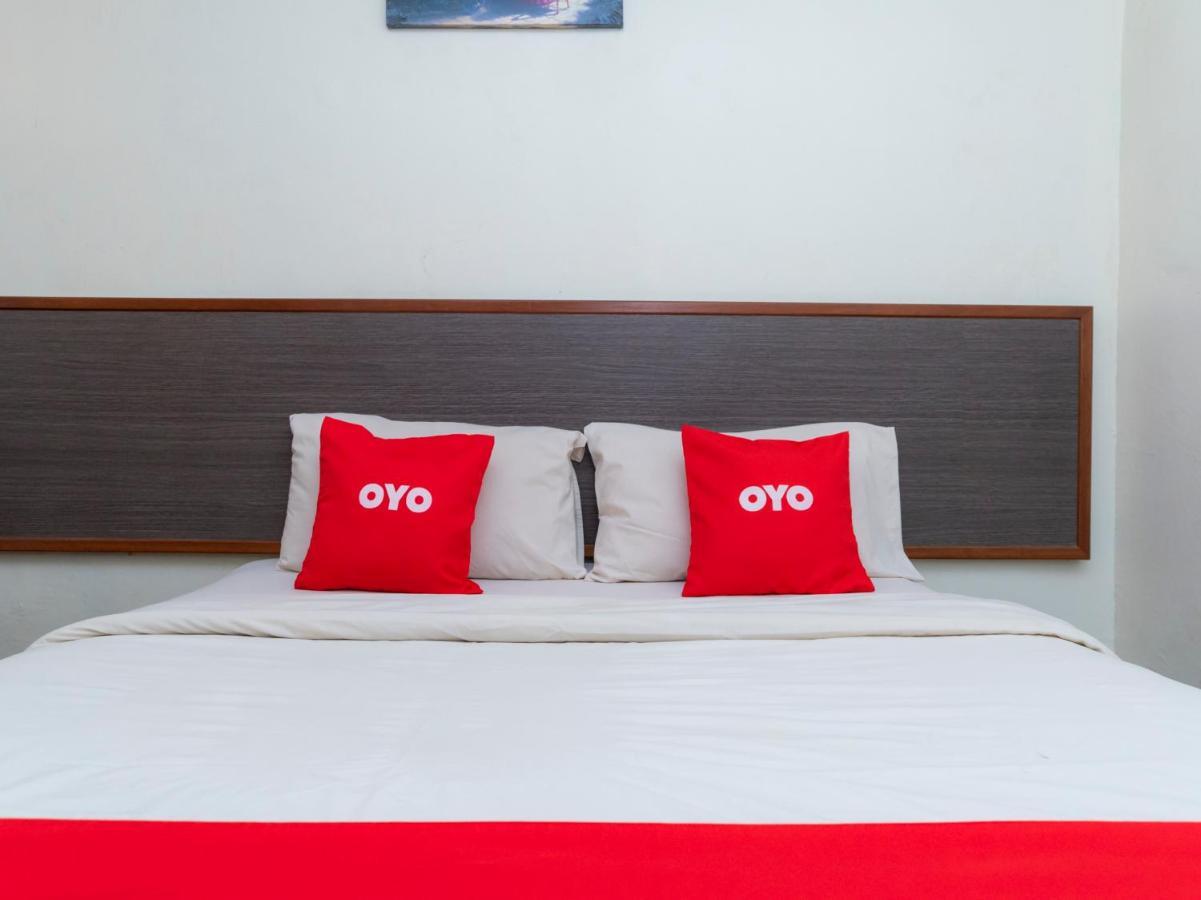 Oyo 44095 Bluewater Hotel Mersing Esterno foto