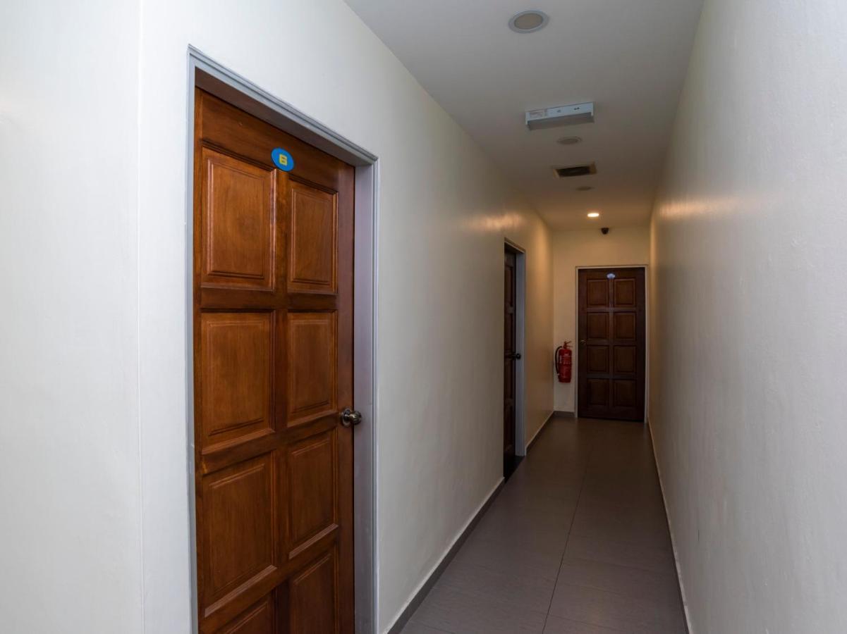 Oyo 44095 Bluewater Hotel Mersing Esterno foto