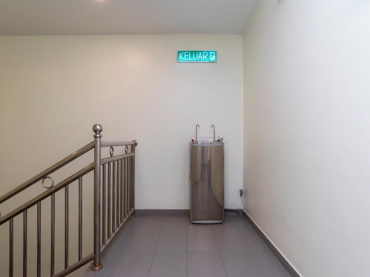 Oyo 44095 Bluewater Hotel Mersing Esterno foto